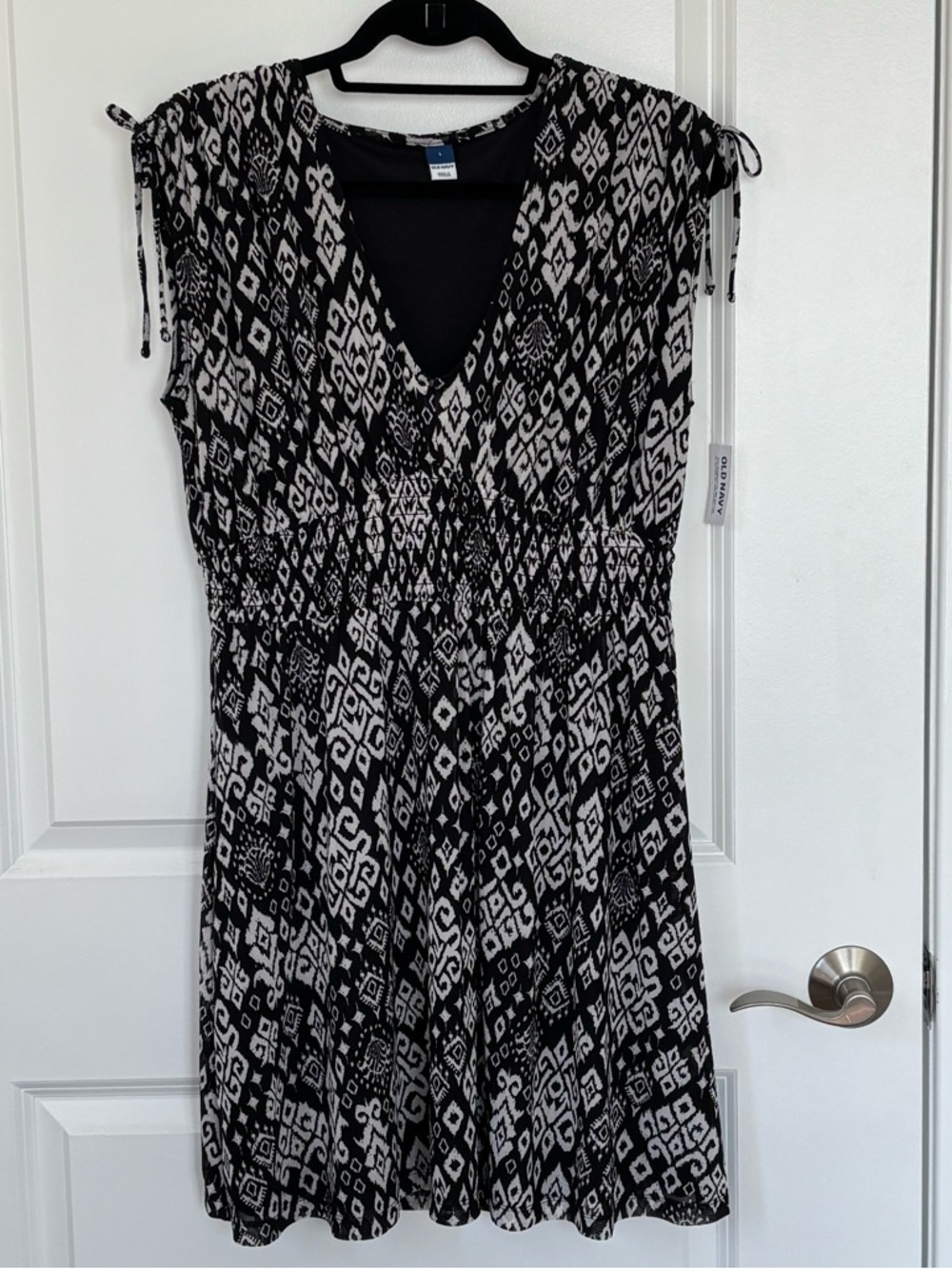 Old Navy Black & White V-Neck Mini Dress, size large